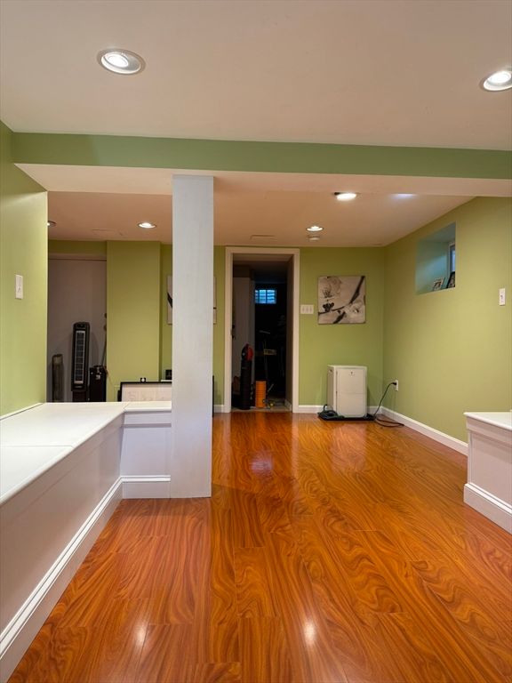 Interior, Recessed Lighting, Wood Texture Flooring