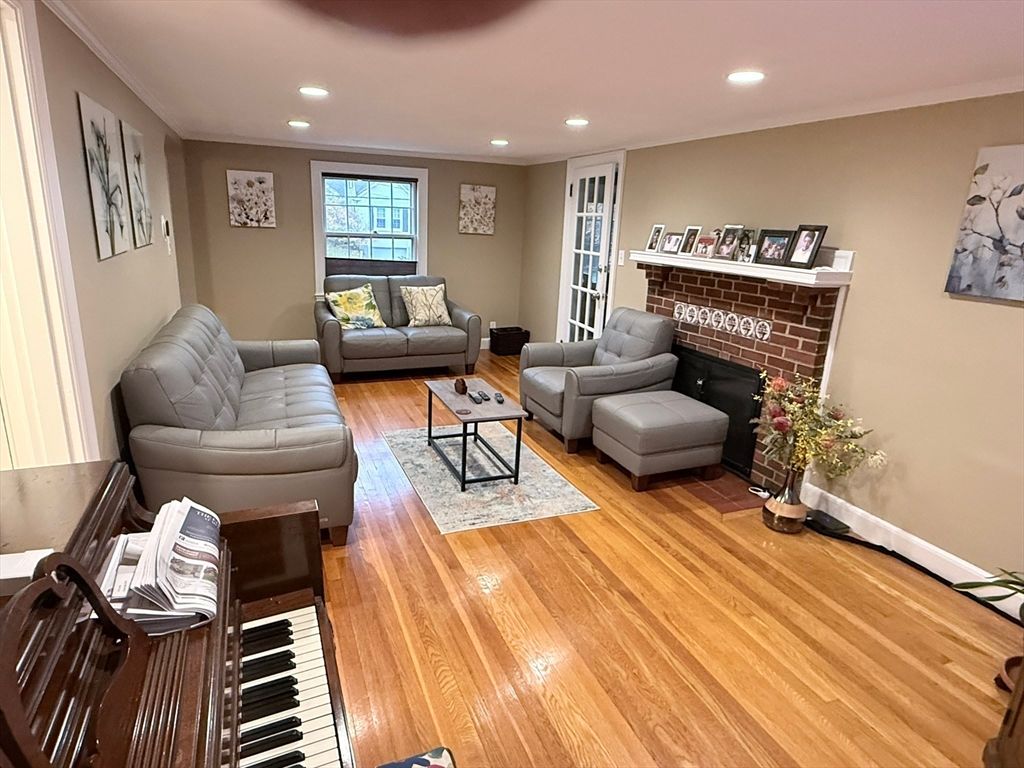 Fireplace, Interior, Living room, Piano, Recessed Lighting, Wood Texture Flooring