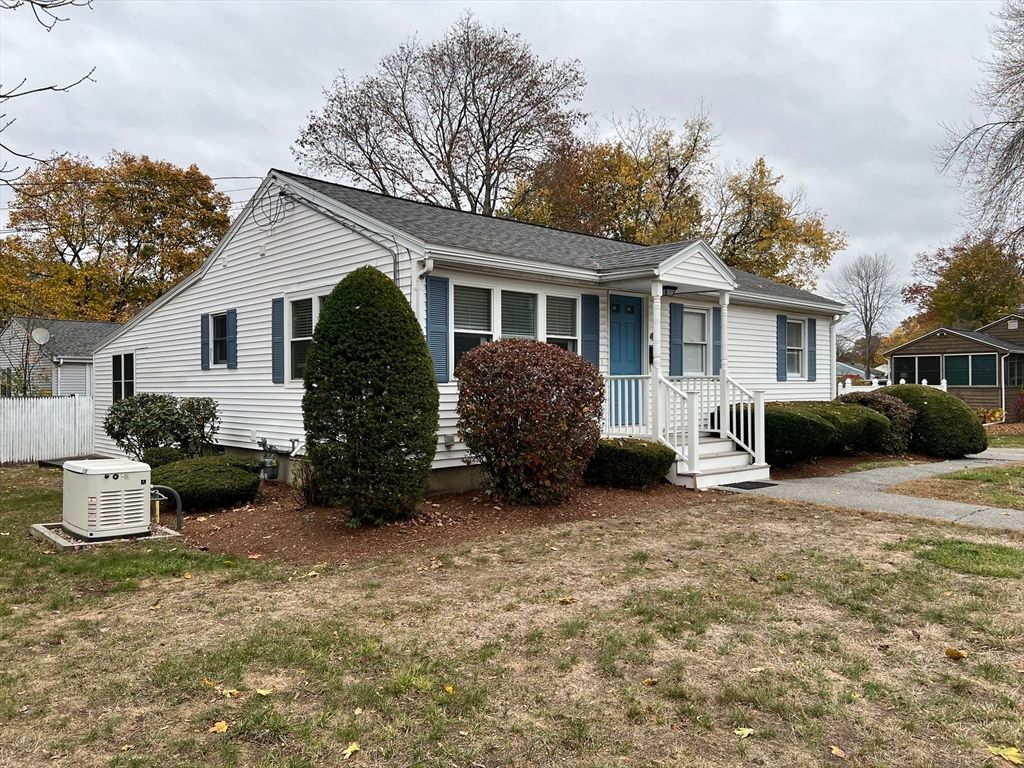 Backyard, Exterior, Facade, Cape Cod