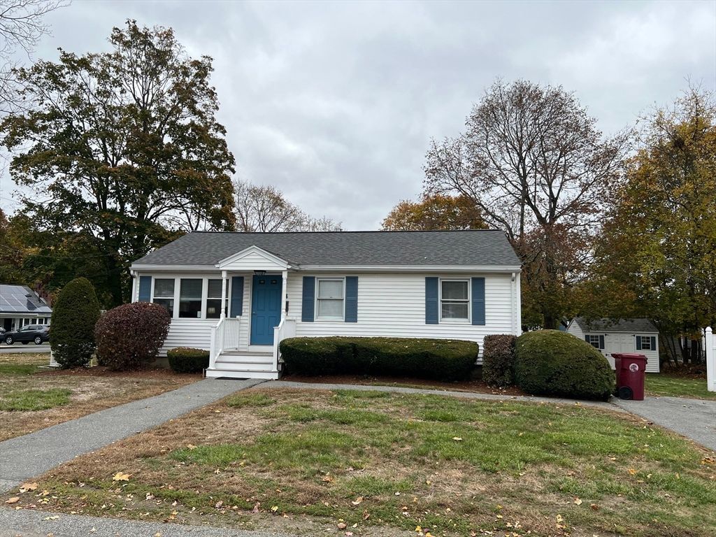 Exterior, Facade, Cape Cod