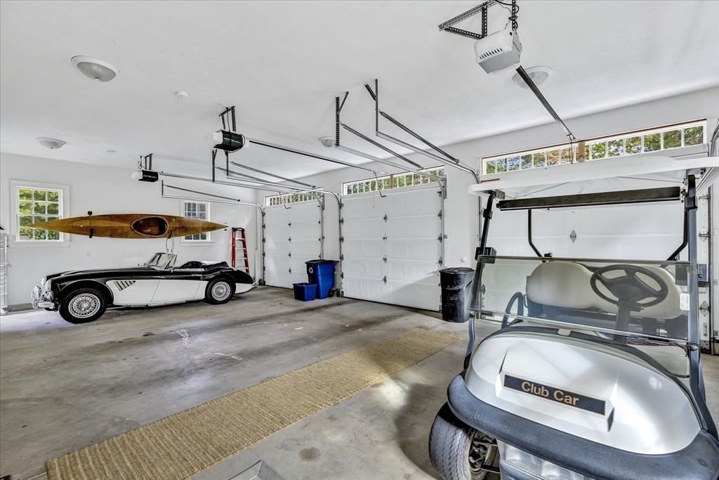 Garage, Interior