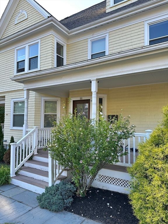 Exterior, Facade, Queen Anne Victorian