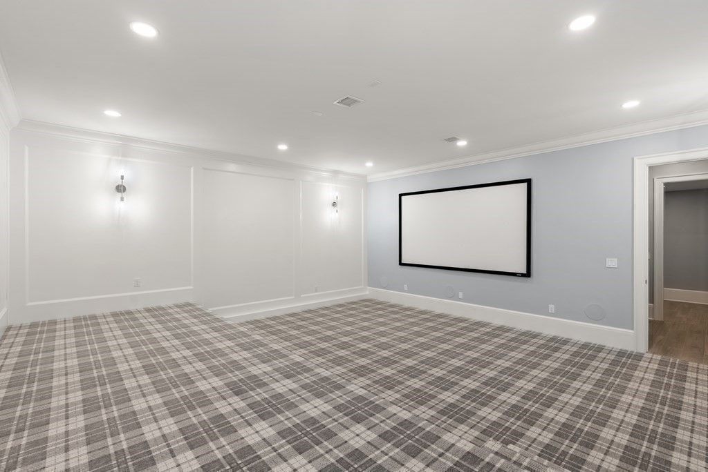 Empty room, Interior, Projection Screen, Recessed Lighting