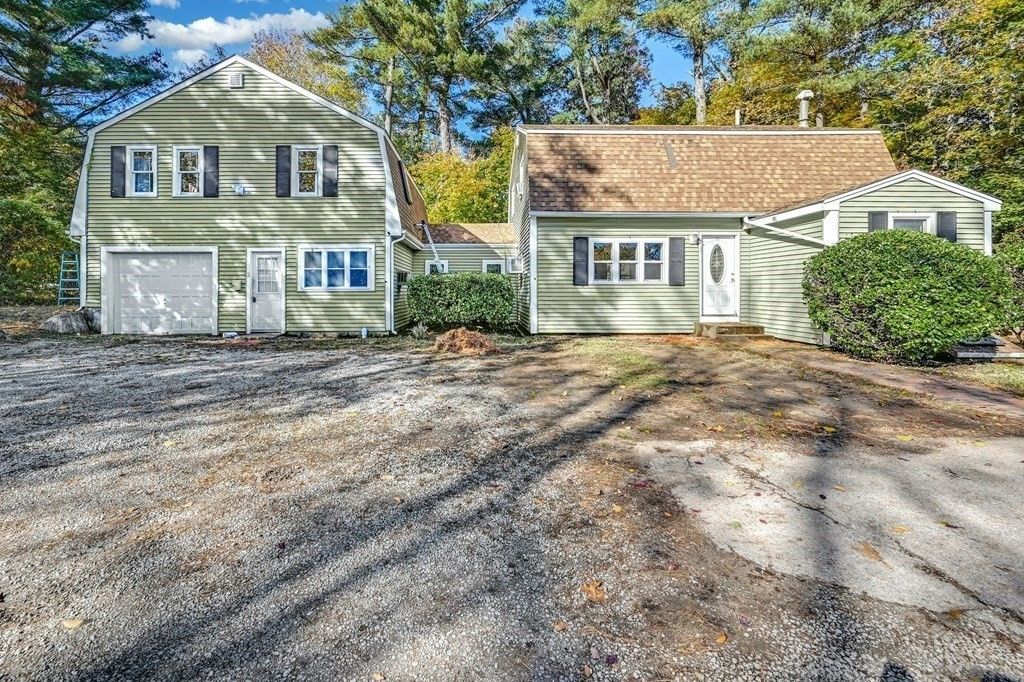 Attached, Exterior, Facade, Cape Cod