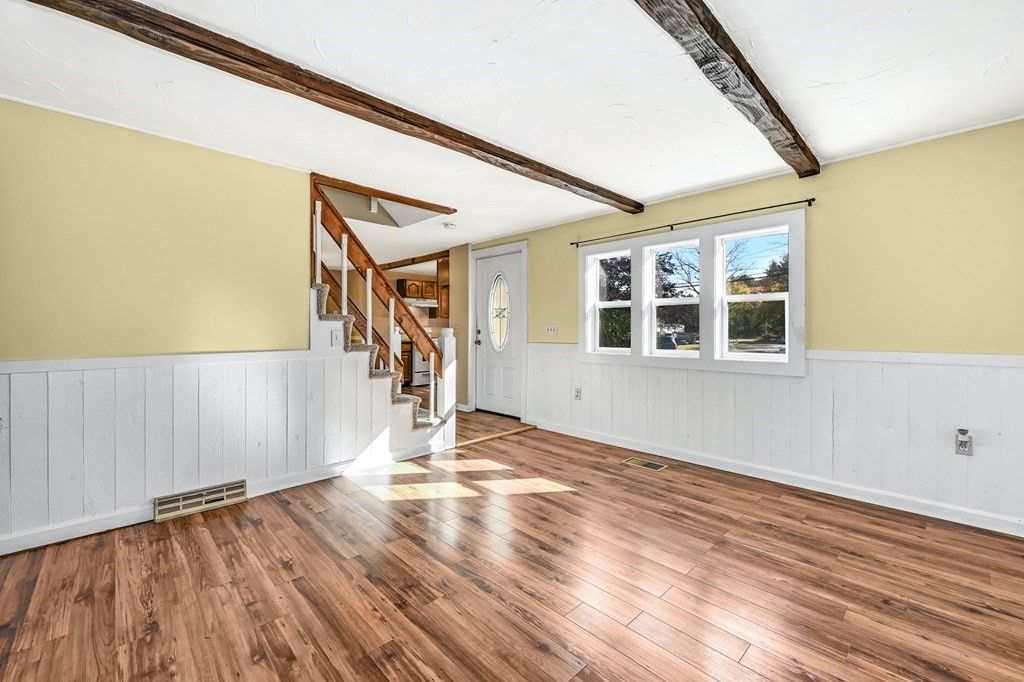 Empty room, Interior, Wooden Beams, Wood Texture Flooring
