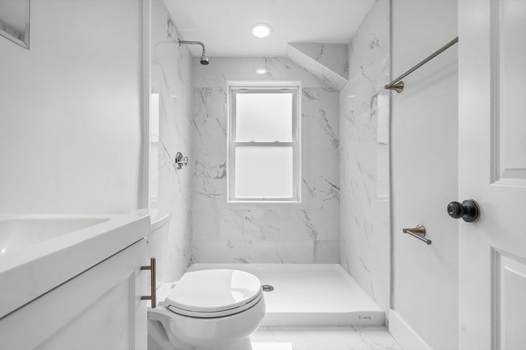 Bathroom, Interior, Marble, Marble Walls, Recessed Lighting