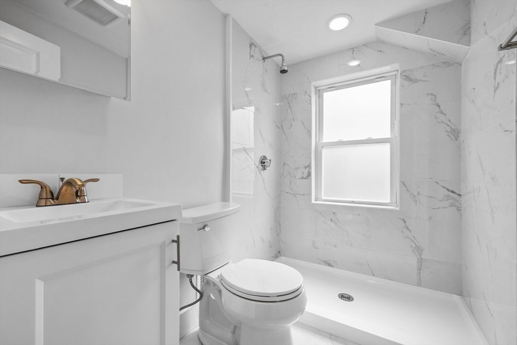 Bathroom, Interior, Marble Walls, Recessed Lighting