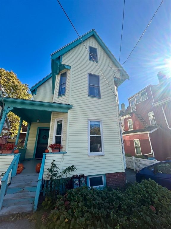 Exterior, Facade, Queen Anne Victorian