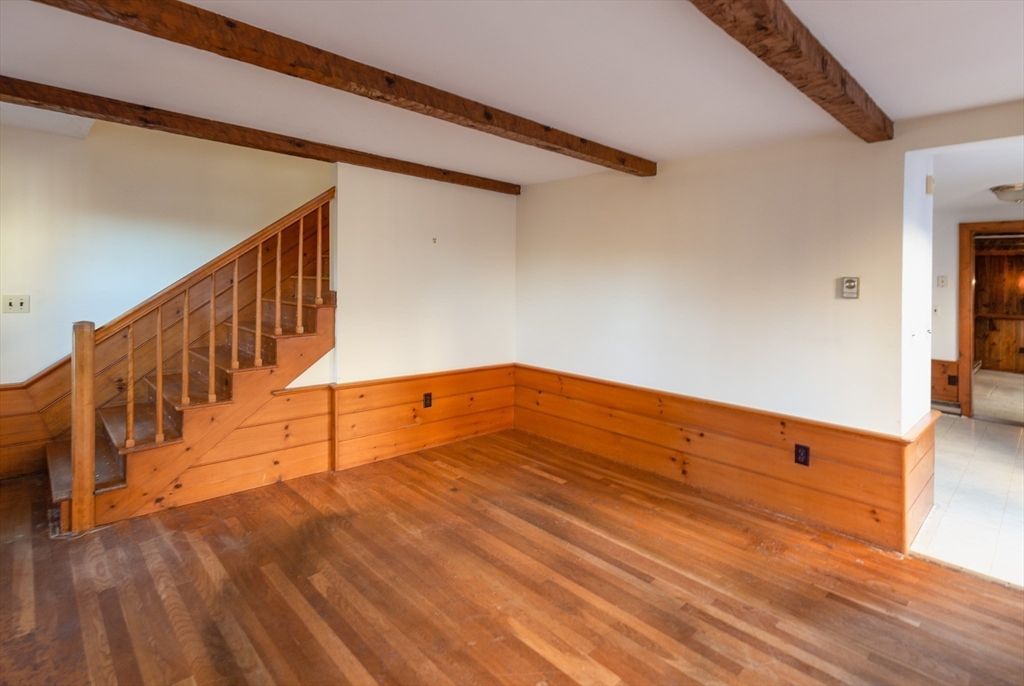 Empty room, Interior, Wooden Beams, Wood Texture Flooring