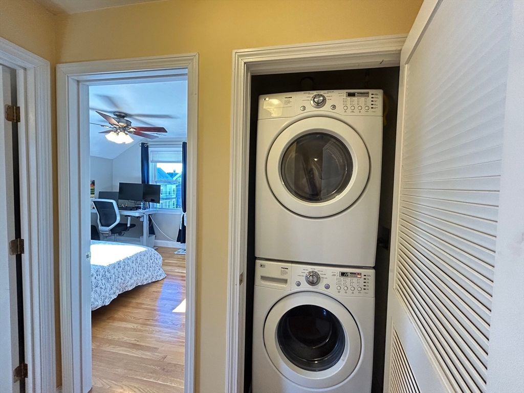 Interior, Utility Closets, Washer, Wood Texture Flooring