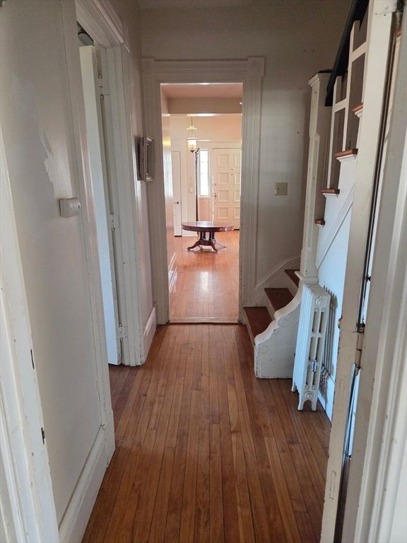 Interior, Pendant Lights, Wood Texture Flooring