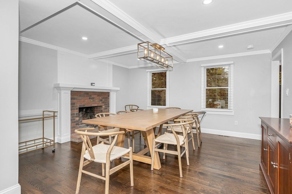 Dining room, Fireplace, Interior, Recessed Lighting, Wood Texture Flooring