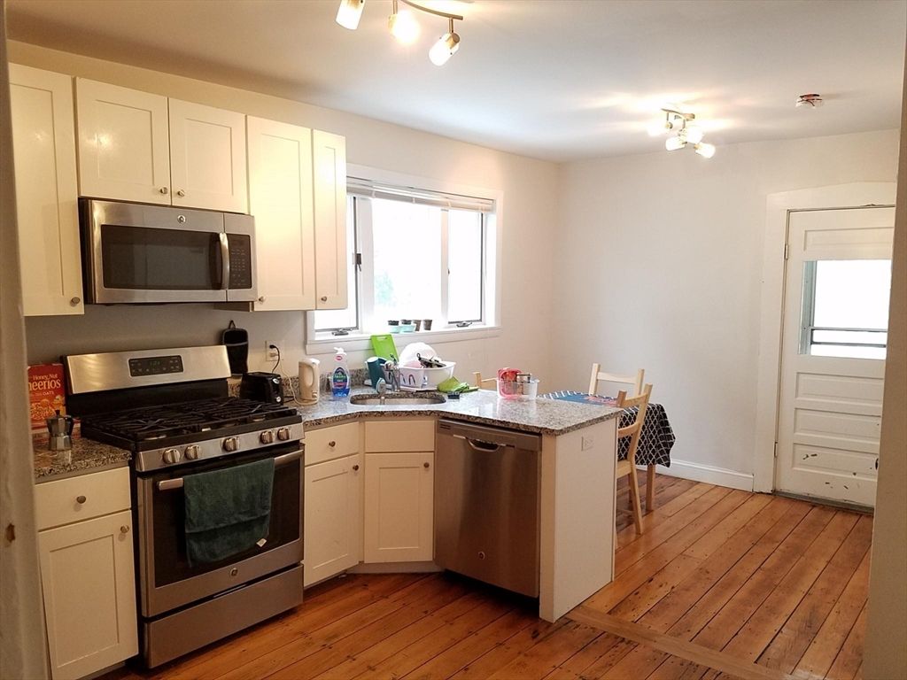 Dining room, Interior, Kitchen, Stainless Steel Appliances, Wood Texture Flooring