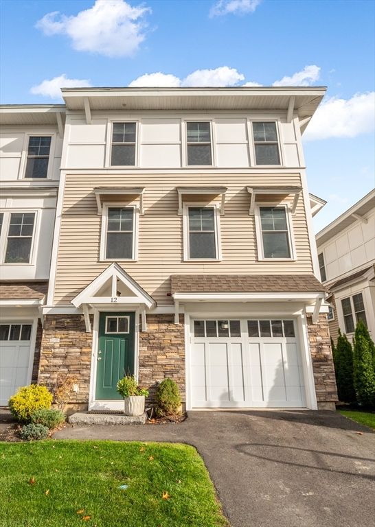 Attached, Exterior, Facade, Rowhouse