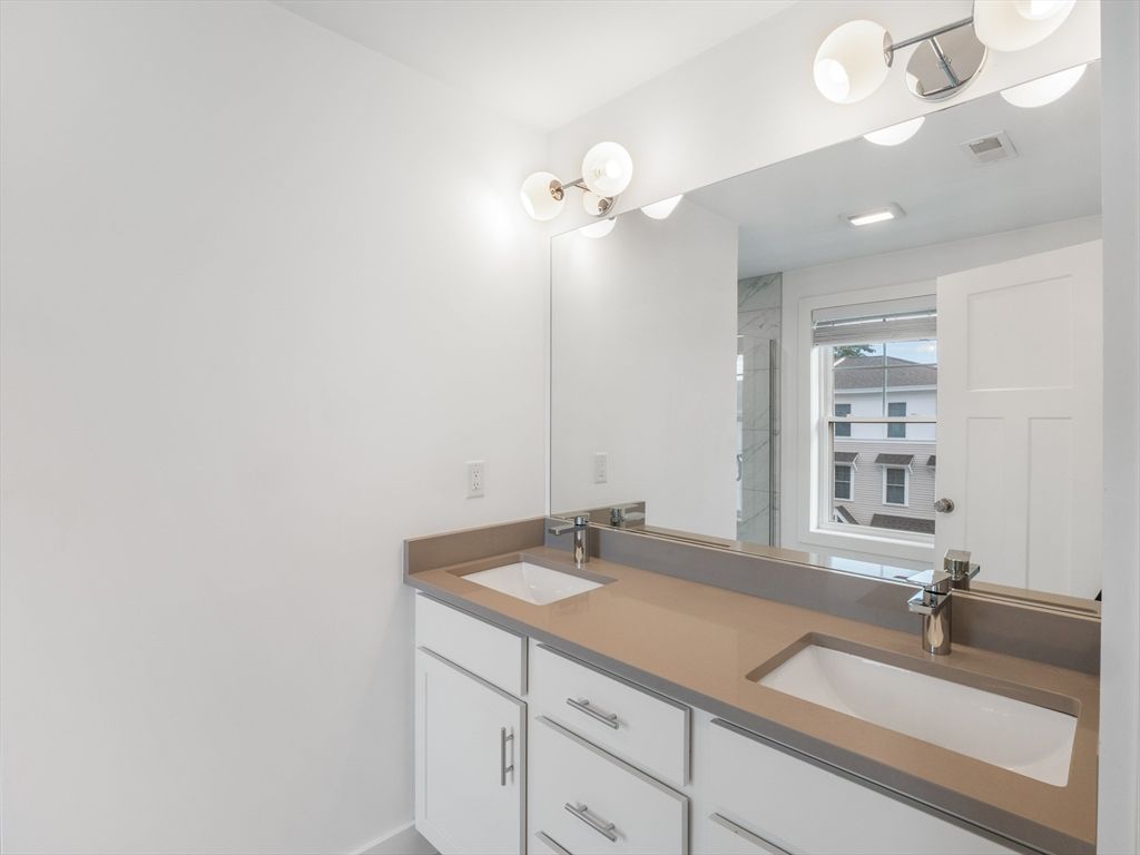 Bathroom, Dual Sink Vanities, Interior, Recessed Lighting