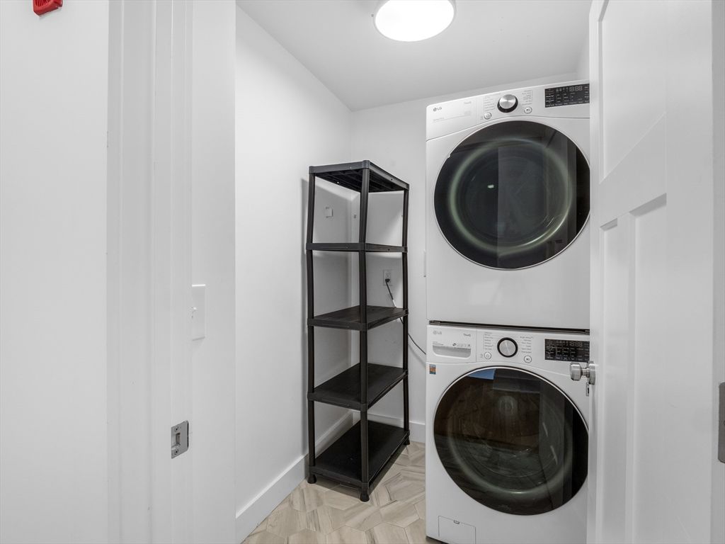 Interior, Utility Closets, Washer, Wood Texture Flooring