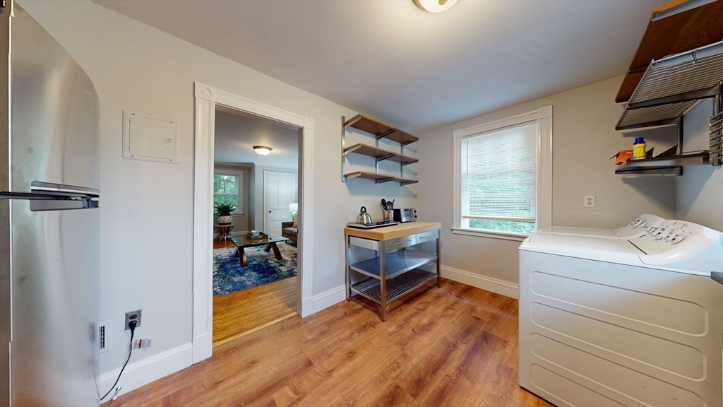 Interior, Washer, Wood Texture Flooring