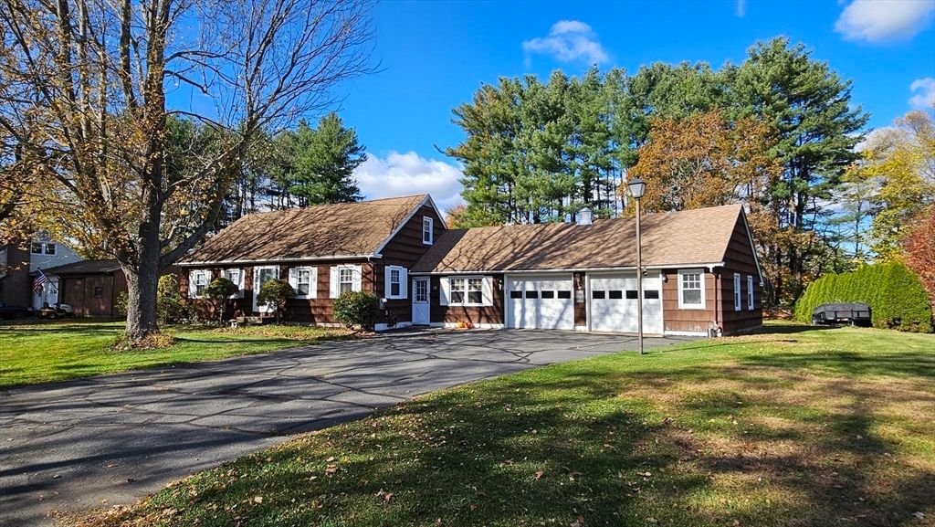 Attached, Exterior, Facade, Cape Cod