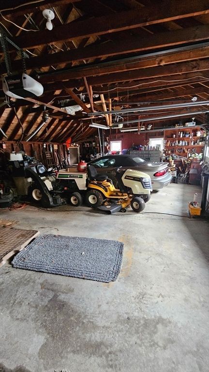 Garage, Interior, Wooden Beams