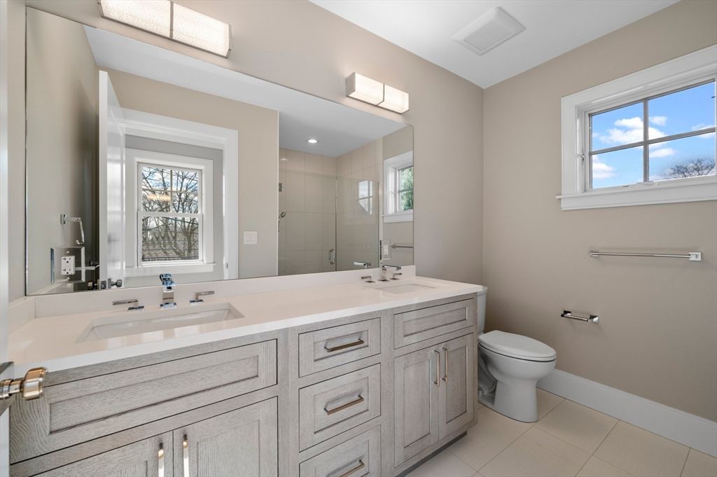 Bathroom, Dual Sink Vanities, Interior, Recessed Lighting