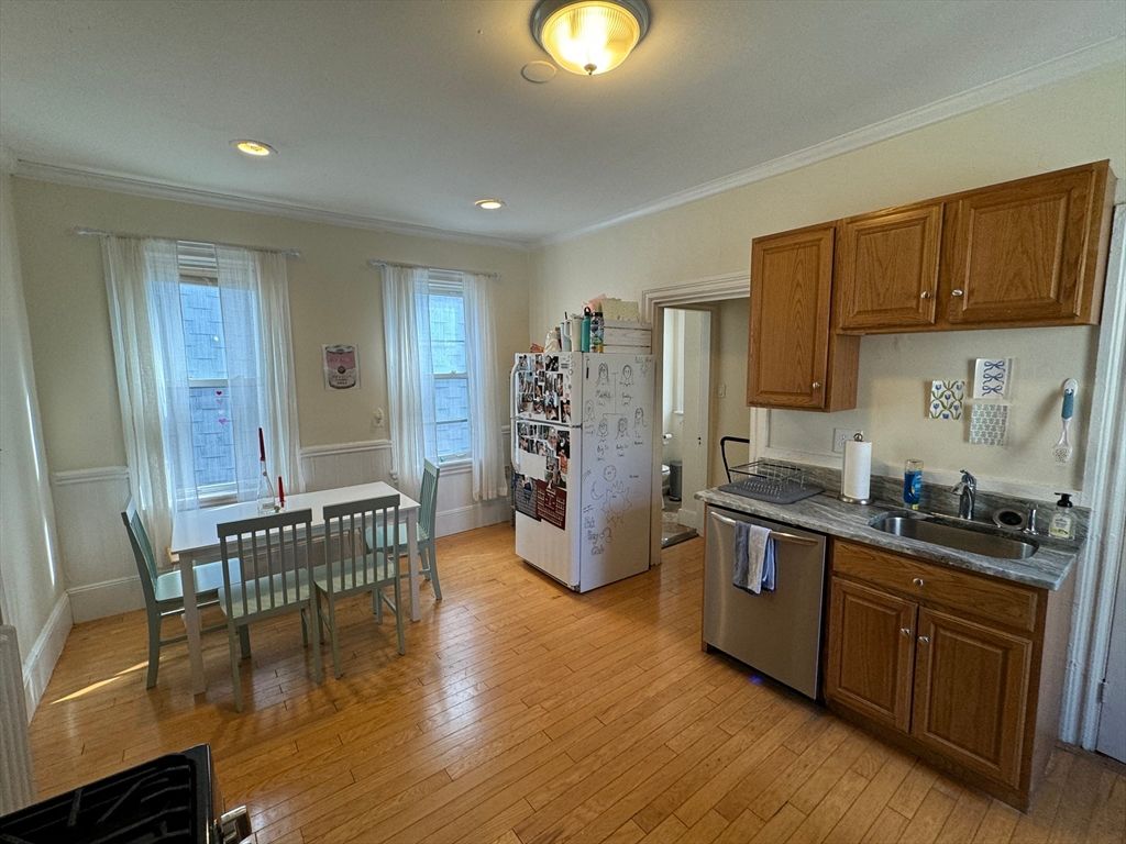 Dining room, Interior, Kitchen, Recessed Lighting, Wood Texture Flooring