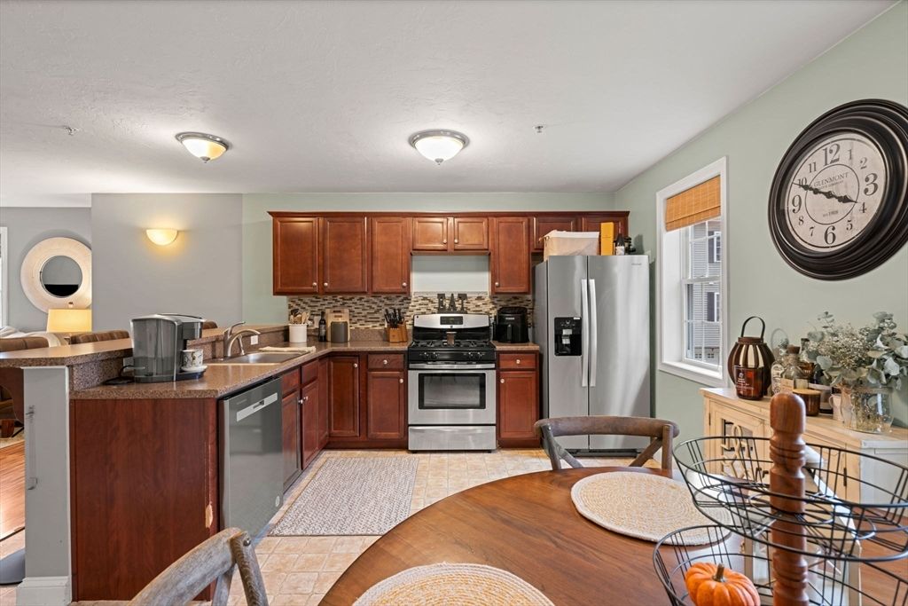 Dining room, Interior, Kitchen, Stainless Steel Appliances