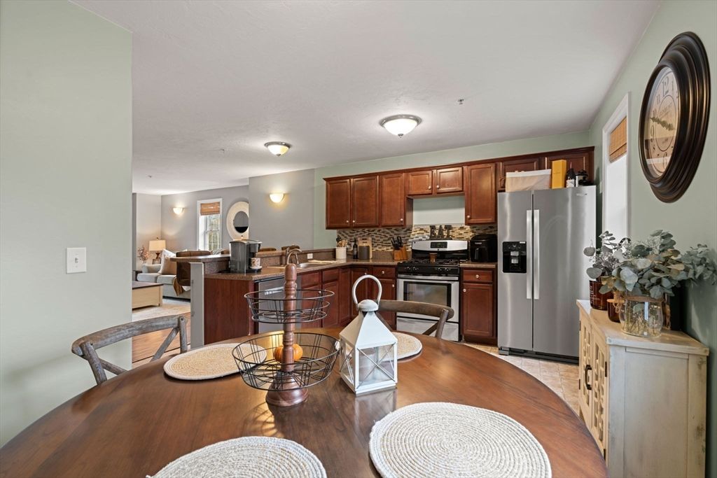 Dining room, Interior, Kitchen, Living room, Stainless Steel Appliances