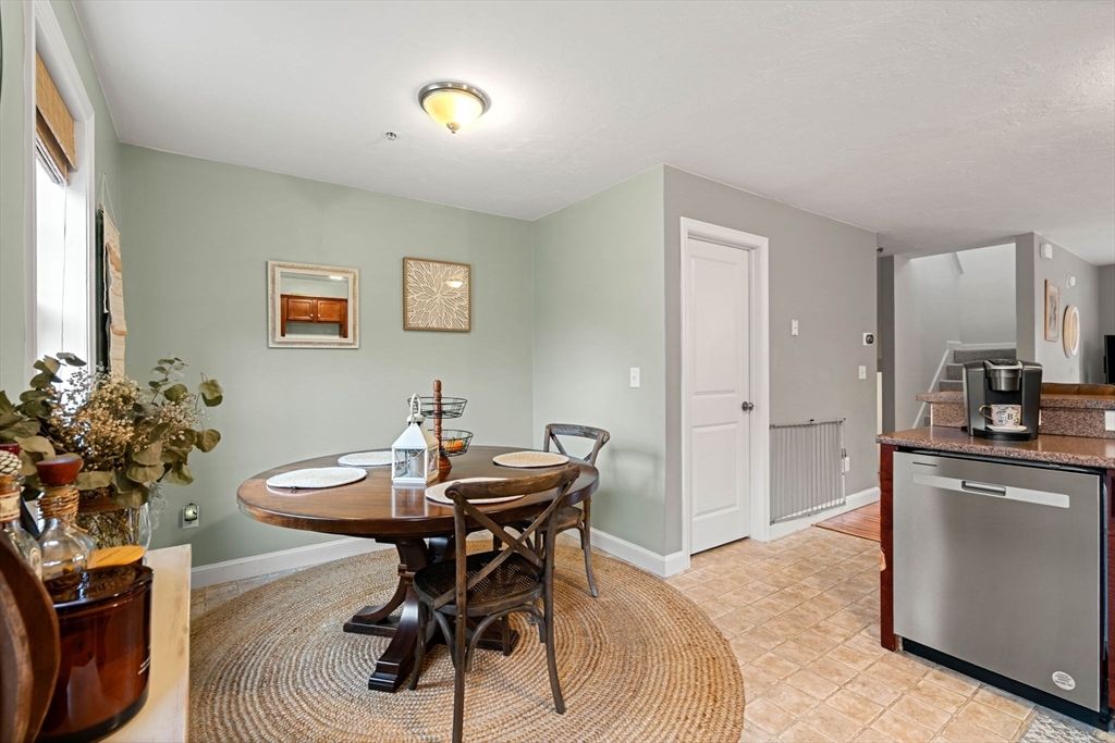 Dining room, Interior