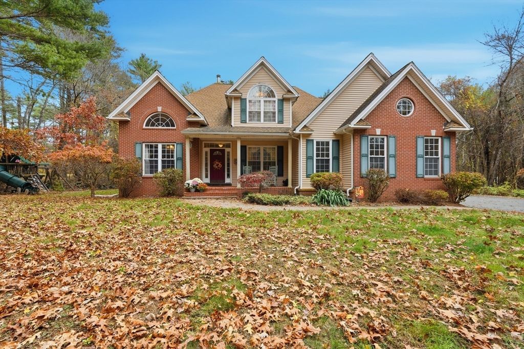 Exterior, Facade, Brick Facade, Brick Traditional