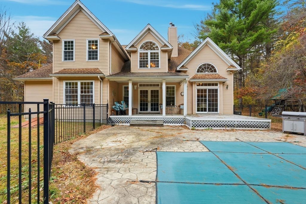 Exterior, Facade, Farmhouse