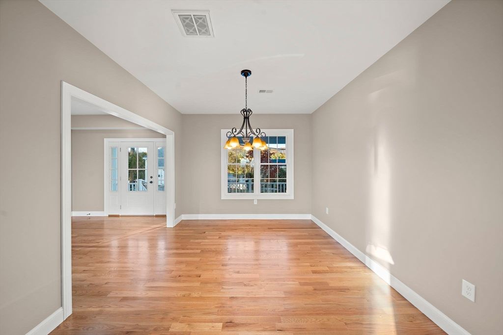 Empty room, Interior, Pendant Lights, Wood Texture Flooring