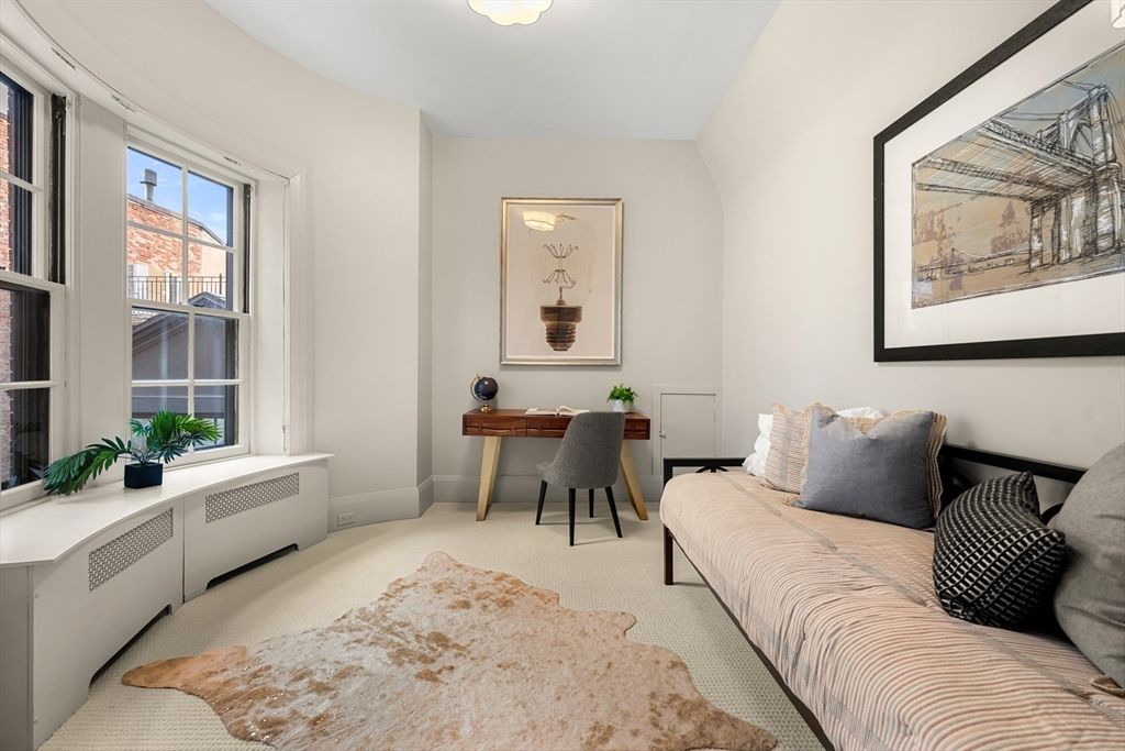 Home Office, Interior