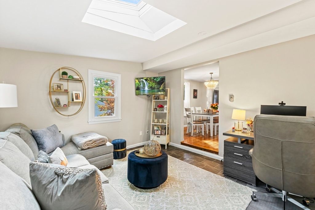 Chandelier, Dining room, Interior, Living room, Wood Texture Flooring