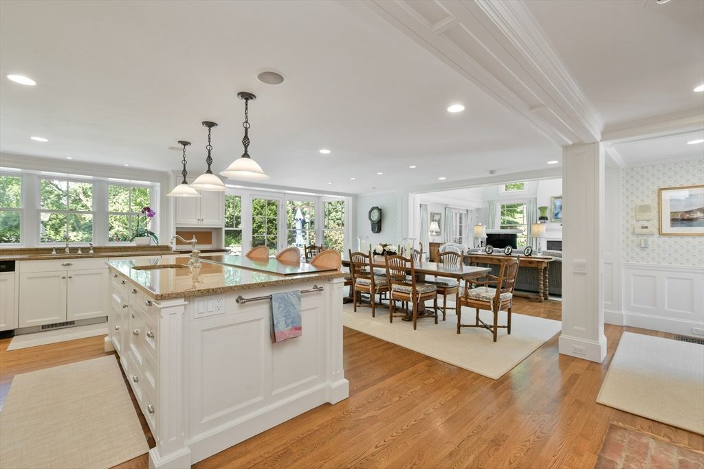 Dining room, Interior, Kitchen, Pendant Lights, Recessed Lighting, Wood Texture Flooring