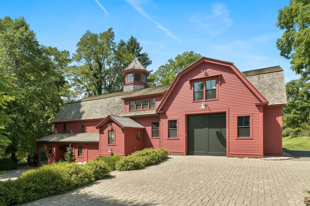 Attached, Exterior, Facade, Queen Anne Victorian
