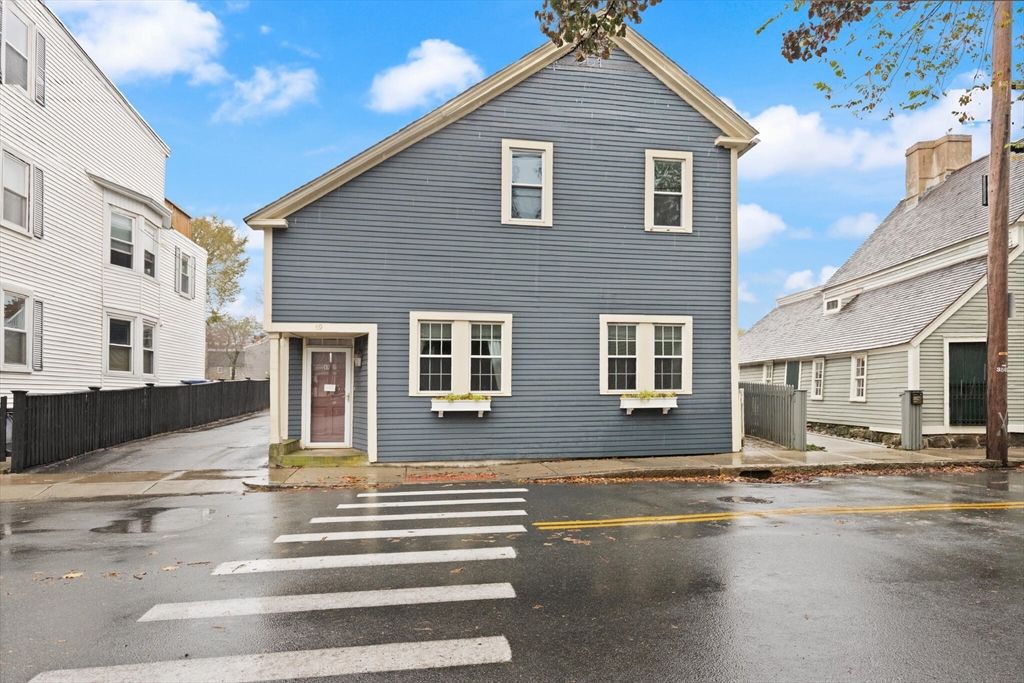 Exterior, Facade, Queen Anne Victorian