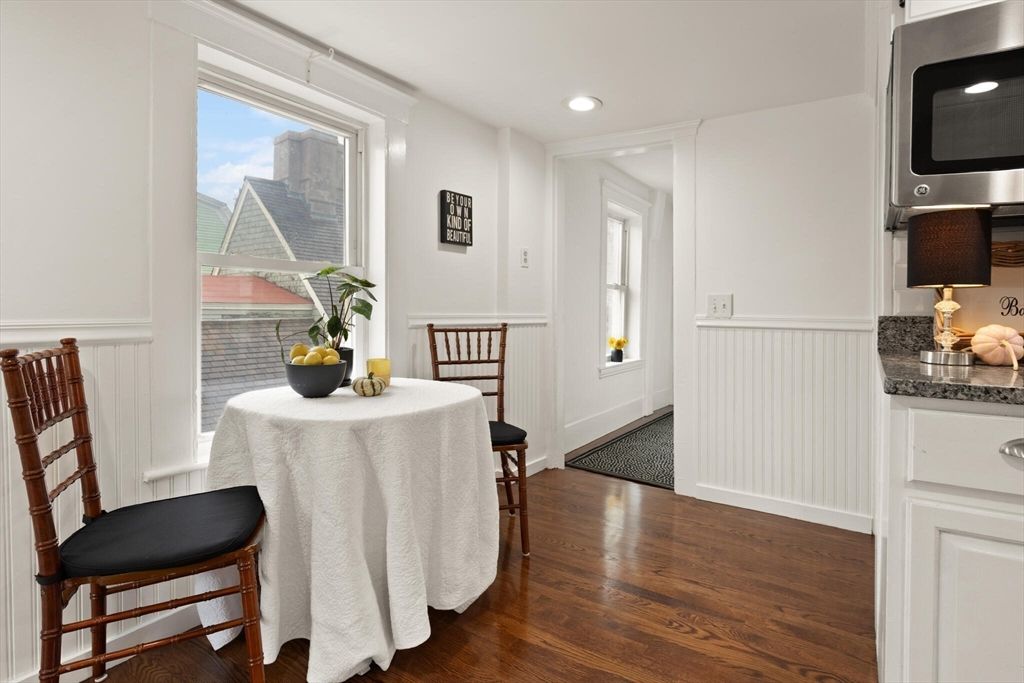 Dining room, Interior, Recessed Lighting, Wood Texture Flooring