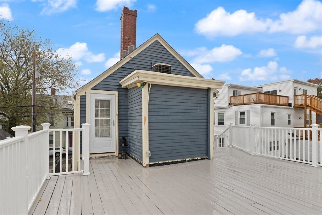 Detached Garage, Exterior