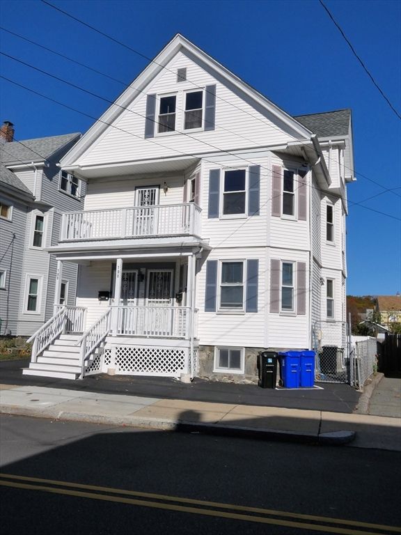 Exterior, Facade, Queen Anne Victorian