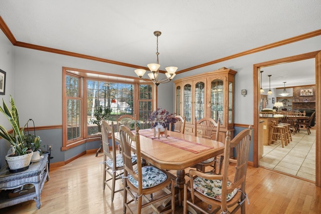 Chandelier, Dining room, Interior, Pendant Lights, Wood Texture Flooring