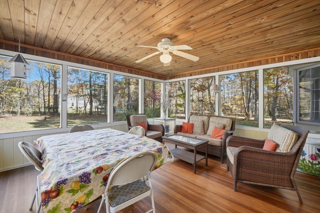 Dining room, Interior, Living room, Sun Room, Wooden Ceilings, Wood Texture Flooring