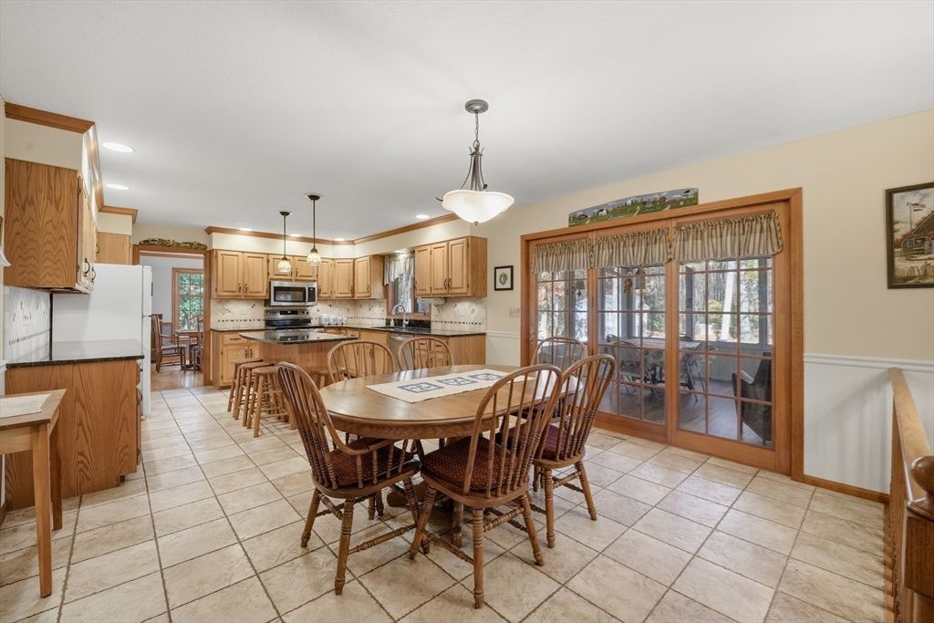 Dining room, Interior, Kitchen, Pendant Lights, Recessed Lighting