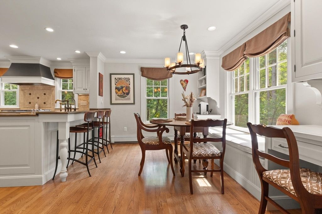 Chandelier, Dining room, Interior, Kitchen, Recessed Lighting, Wood Texture Flooring