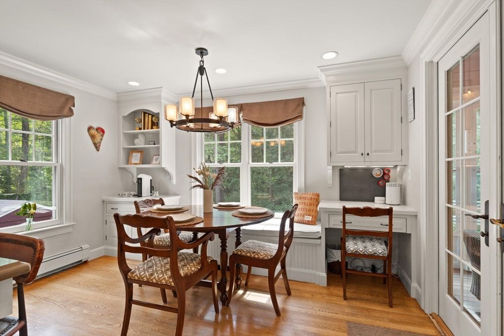 Chandelier, Dining room, Interior, Recessed Lighting, Wood Texture Flooring