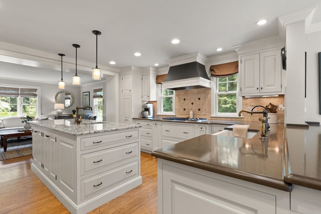 Dining room, Interior, Kitchen, Pendant Lights, Recessed Lighting, Wood Texture Flooring