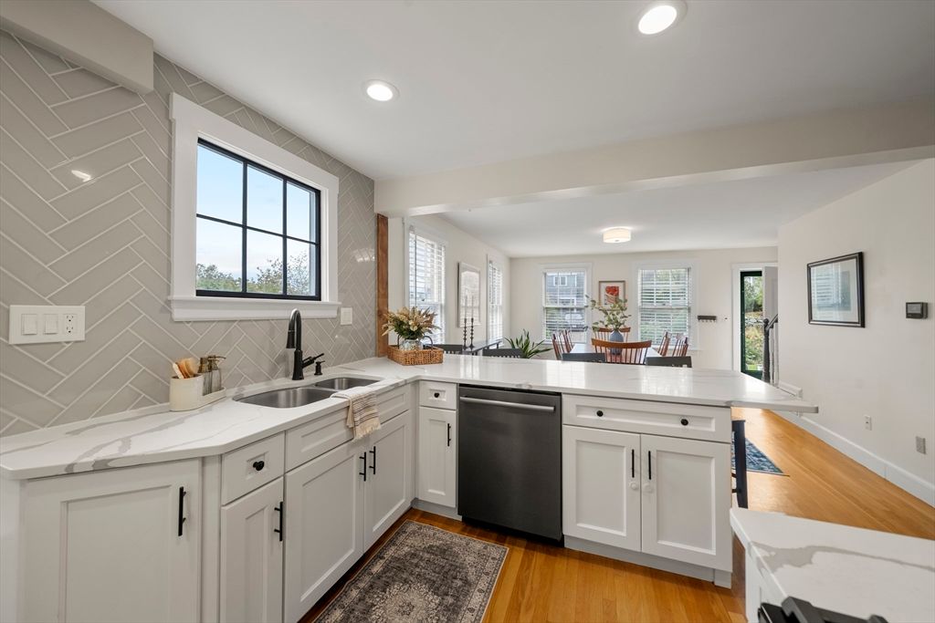 Dining room, Interior, Kitchen, Recessed Lighting, Wood Texture Flooring
