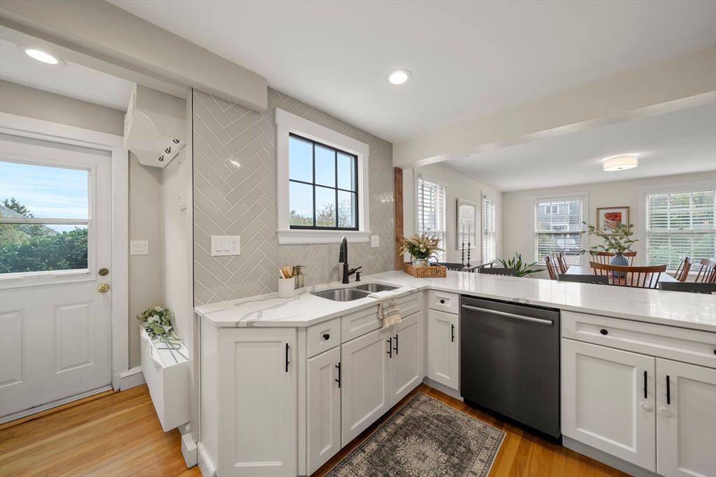Dining room, Interior, Kitchen, Recessed Lighting, Wood Texture Flooring