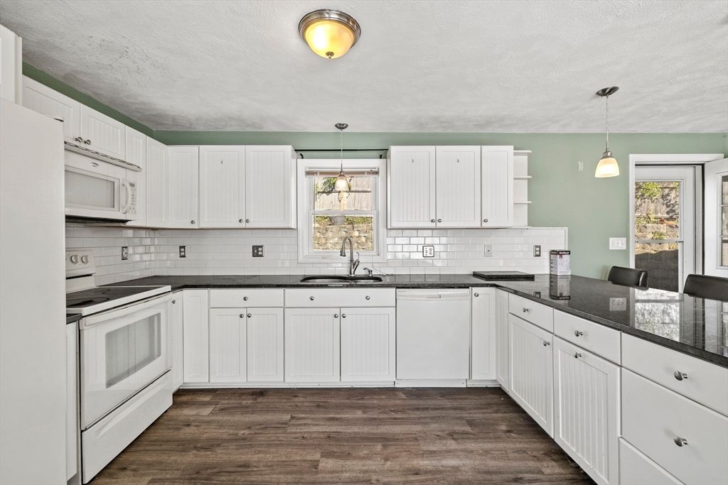 Interior, Kitchen, Pendant Lights, Wood Texture Flooring