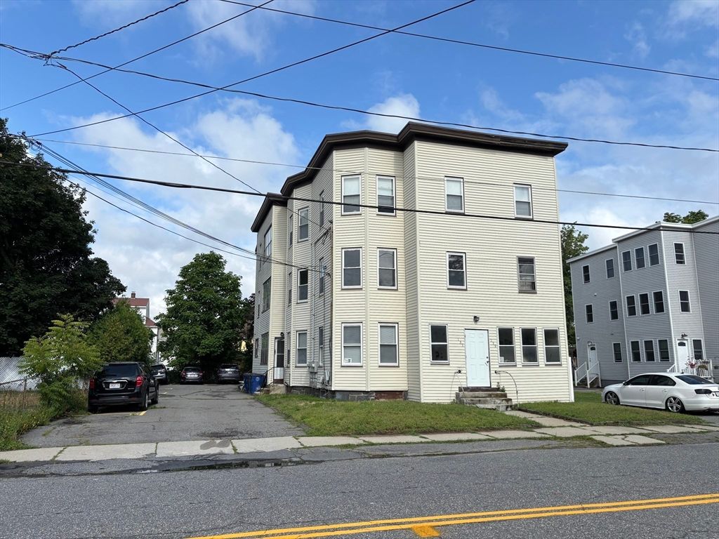 Exterior, Facade, Rowhouse