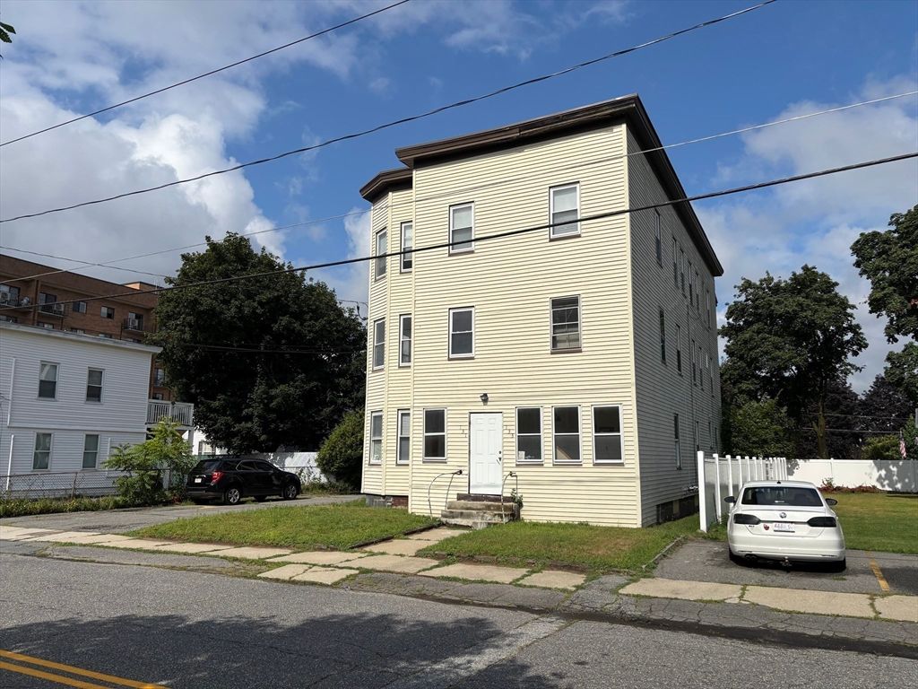 Exterior, Facade, American Foursquare